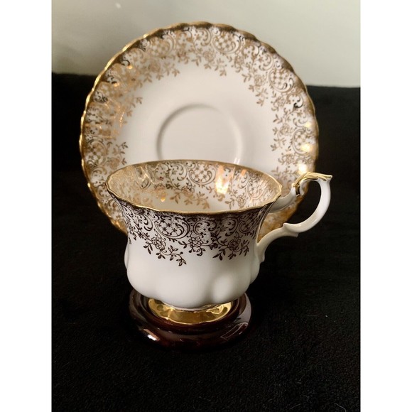 Royal Albert 4235 Gold & White Teacup & Saucer Bone China Gold Footed England - Picture 1 of 7